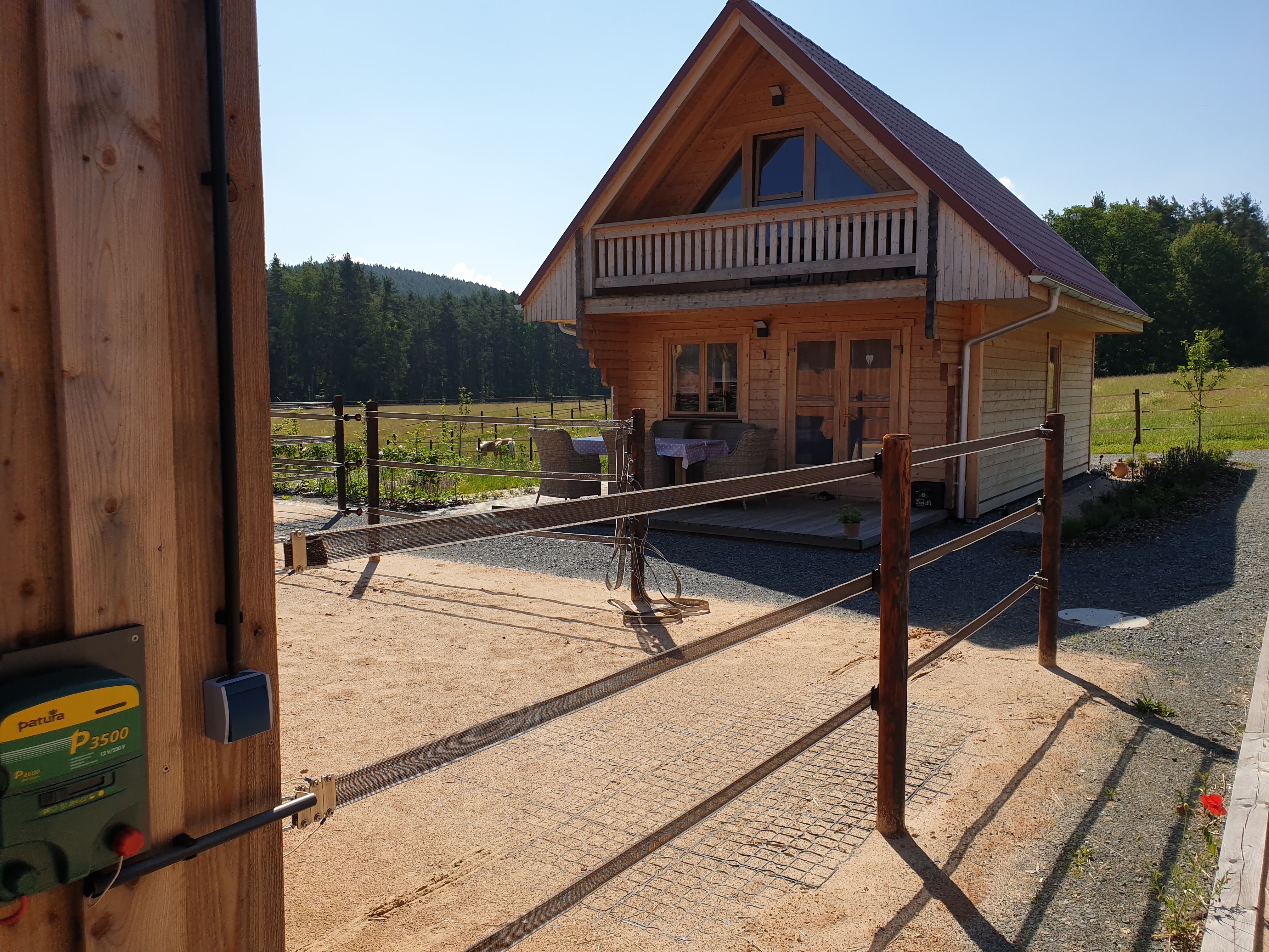 Holzhaus 01 – Mit Fass-Sauna und Whirlpool im Freien